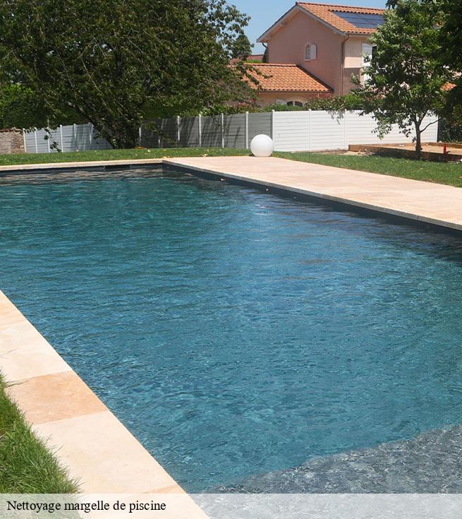 Nettoyage margelle de piscine  marsac-sur-don-44170 SK entreprise de nettoyage 